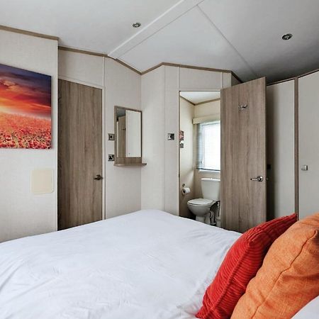Villa Caravan In The Cotswolds Cirencester Exterior foto