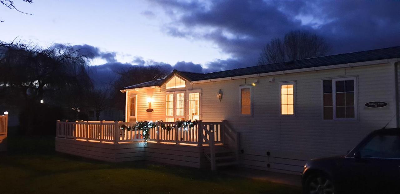 Villa Caravan In The Cotswolds Cirencester Exterior foto