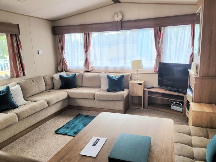 Villa Caravan In The Cotswolds Cirencester Exterior foto