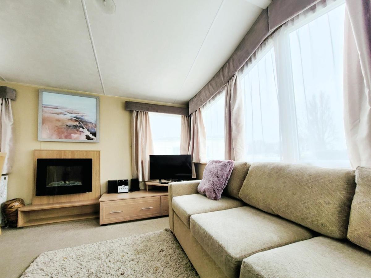 Villa Caravan In The Cotswolds Cirencester Exterior foto