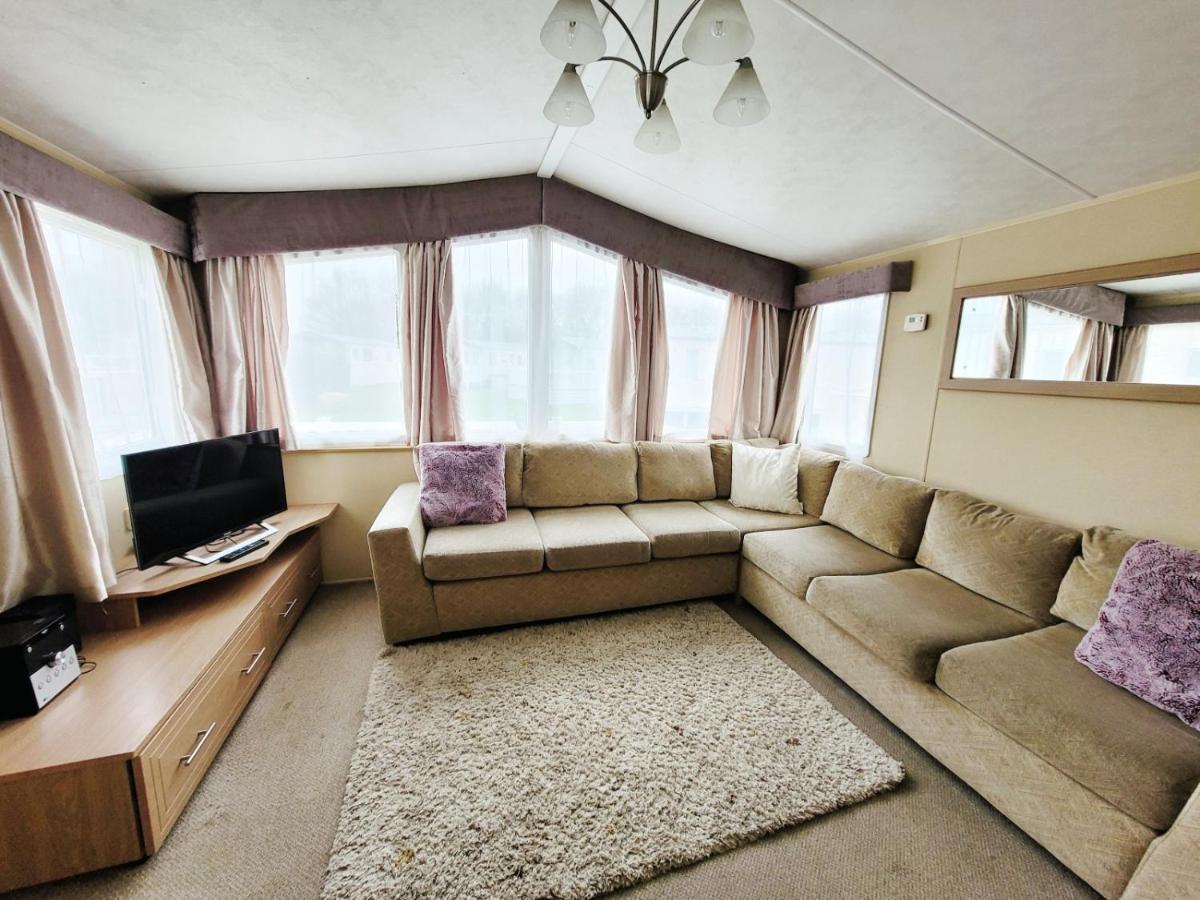 Villa Caravan In The Cotswolds Cirencester Exterior foto