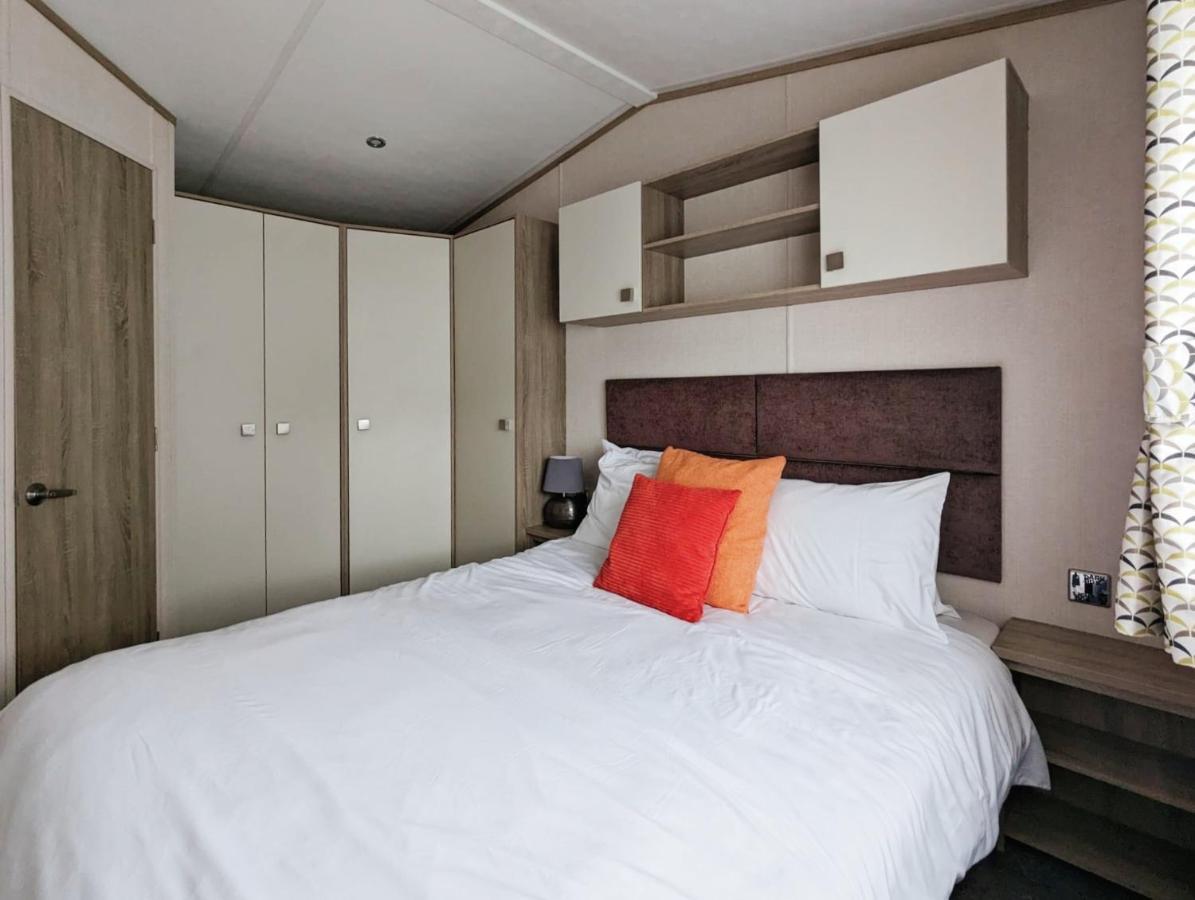 Villa Caravan In The Cotswolds Cirencester Exterior foto