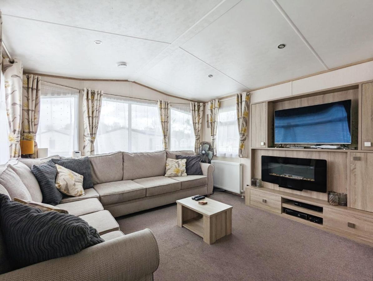 Villa Caravan In The Cotswolds Cirencester Exterior foto
